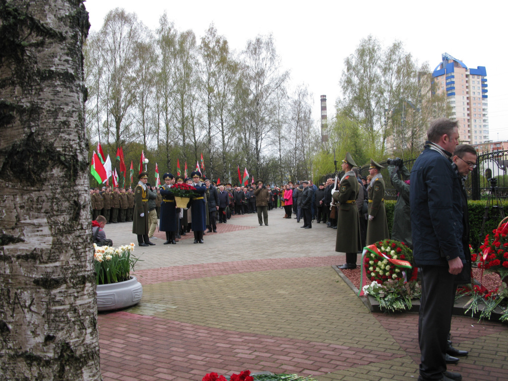 Возложения цветов ЧАЭС_2.jpg