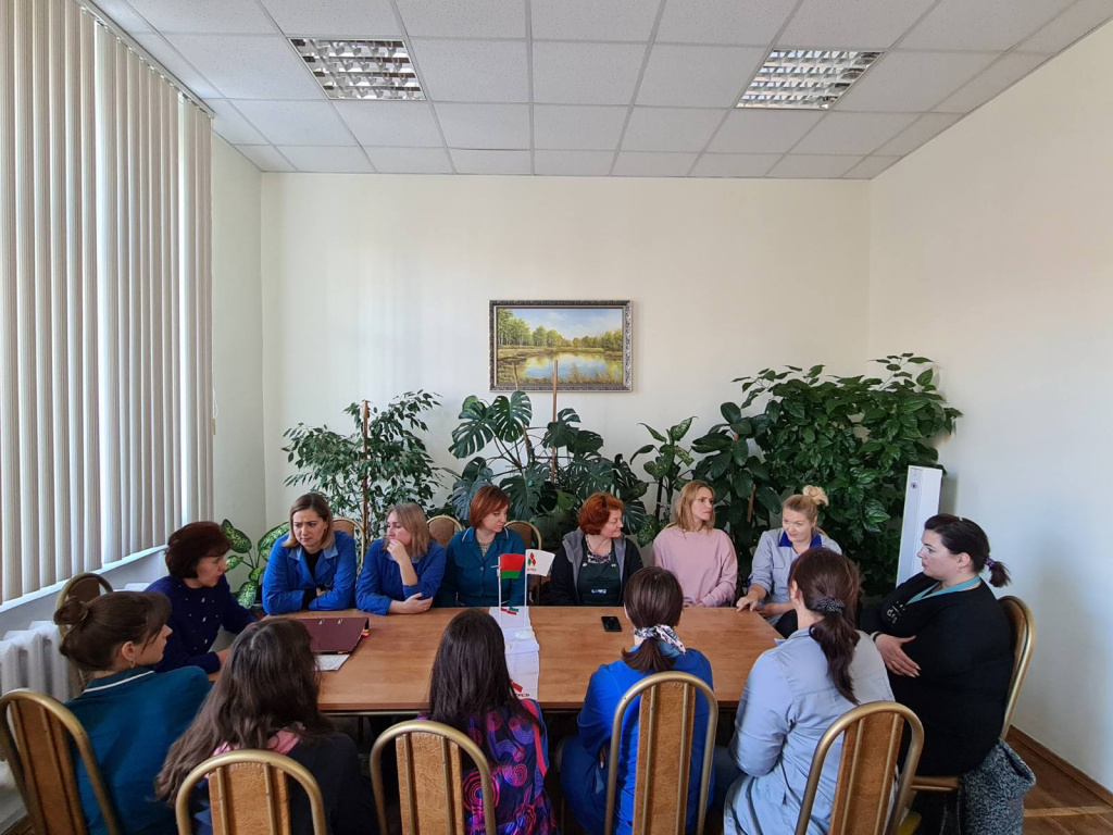 Диалоговая площадка Льготы и гарантии матерям (1).jpg