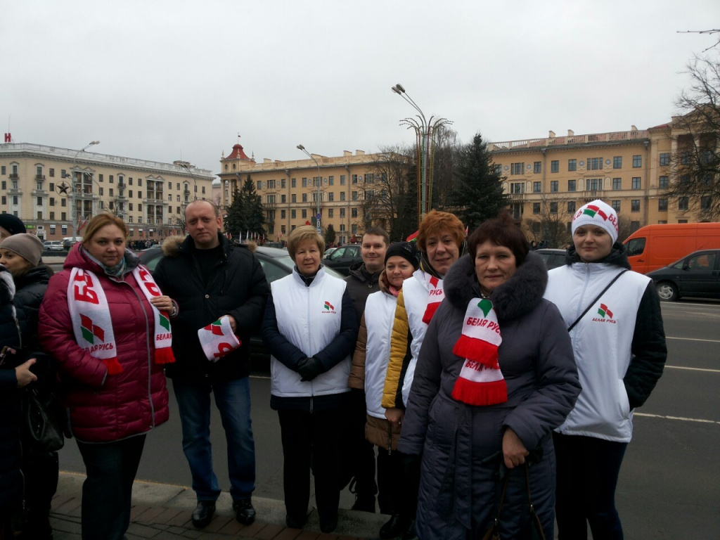 Возложения венков к монументу Победы.jpg